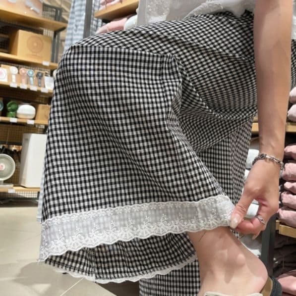 チェックパンツ レース縁取りワイドシルエットパンツ
